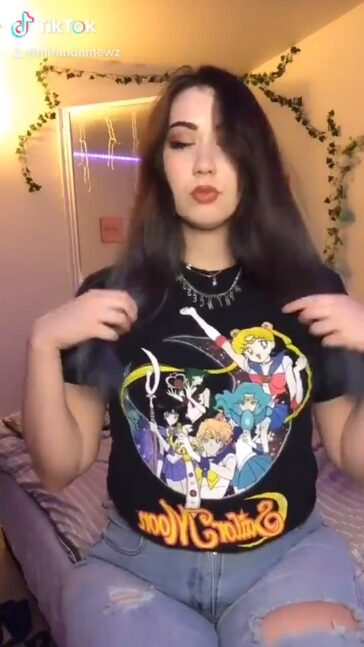 Spanish tiktokergirls showing boobs