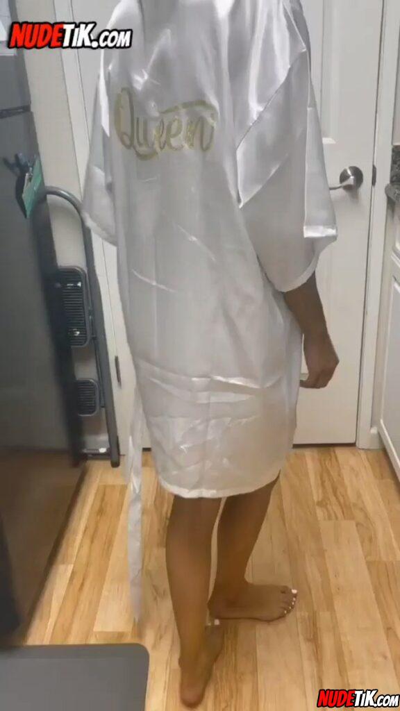 When a girl can shave her pussy  #pussy #tiktokchallenge  #tiktokteens #NakedWif