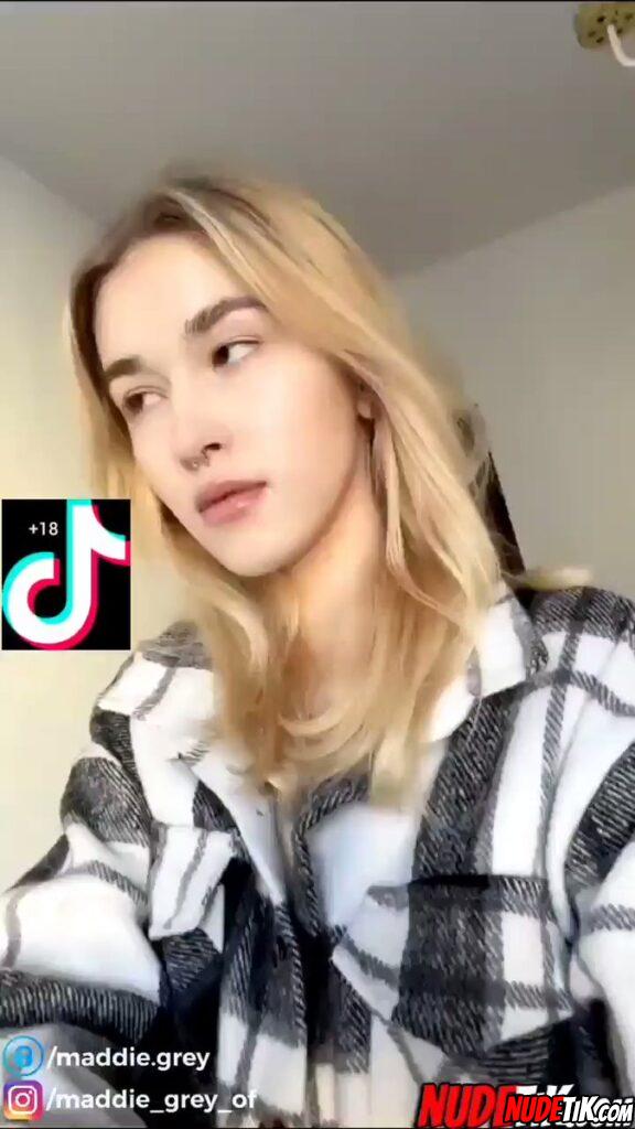 The Russian schoolgirl tries a naked tiktok challenge #teenagers #tiktokchalleng